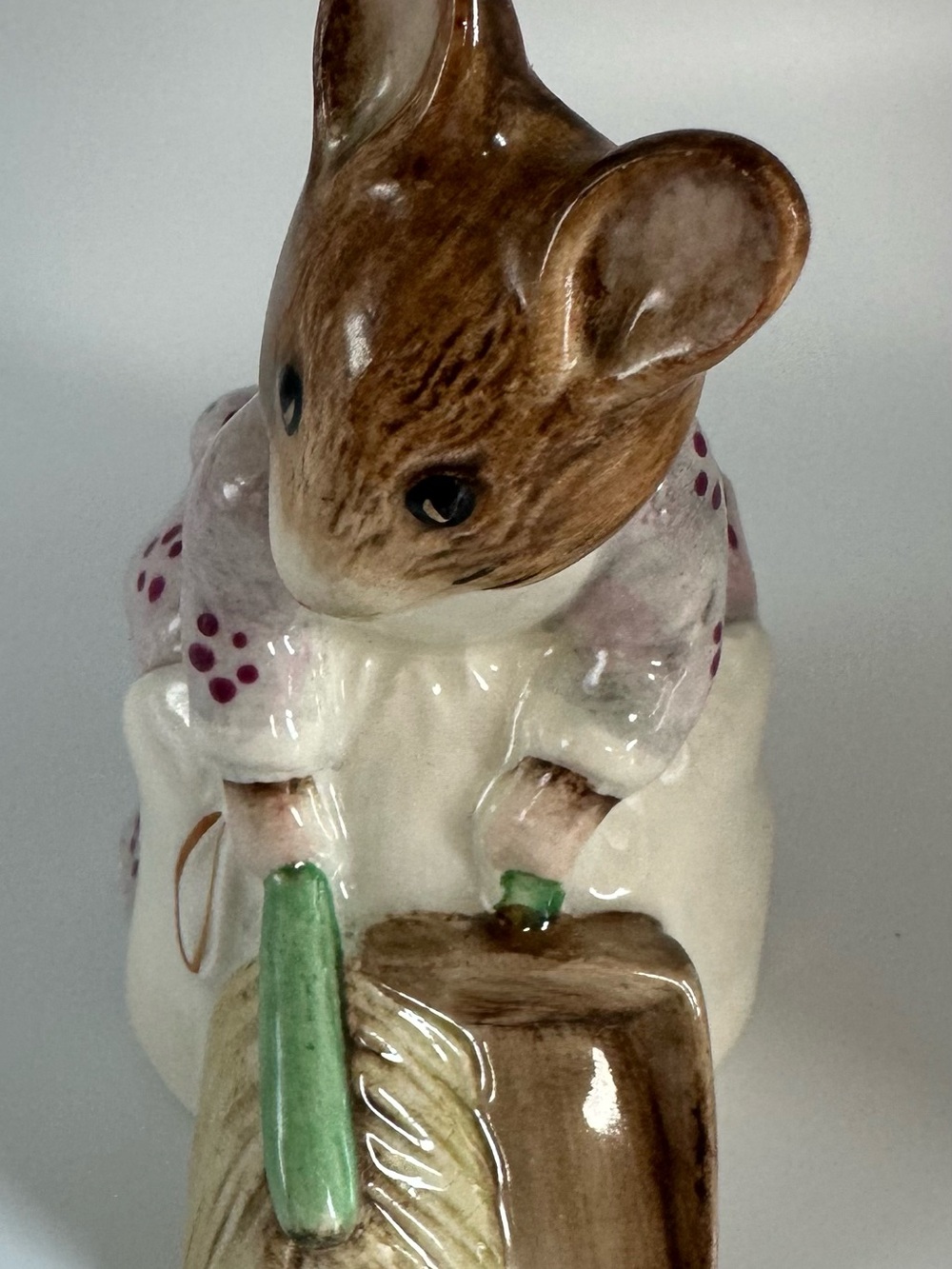 Royal‎ Albert Beatrix Potter “Hunca Munca Sweeping” England